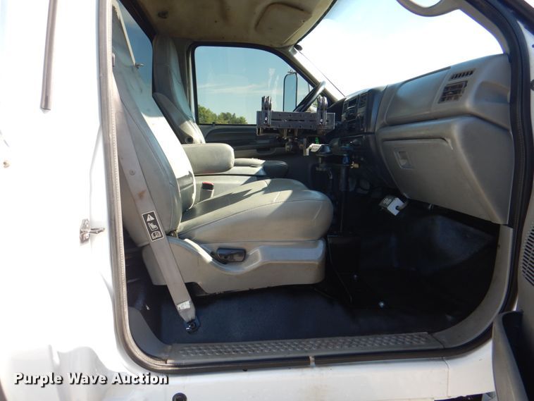 image for item HX9233 2008 Ford F750 Super Duty  utility / service truck