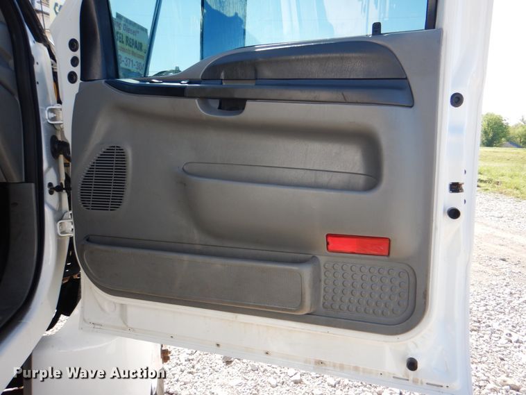 image for item HX9233 2008 Ford F750 Super Duty  utility / service truck