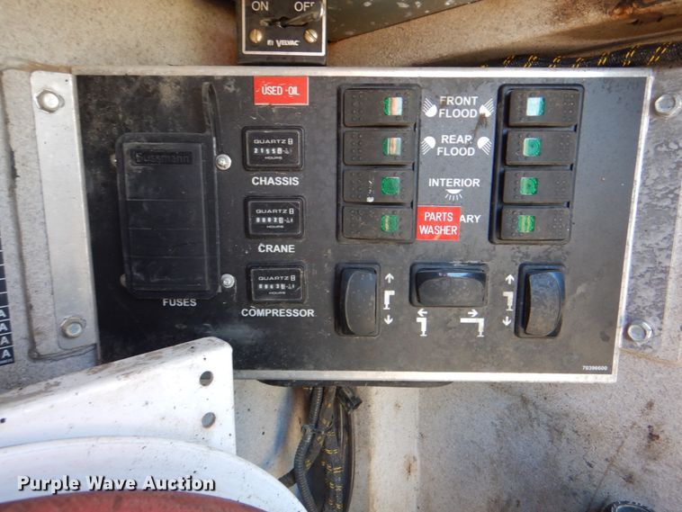 image for item HX9233 2008 Ford F750 Super Duty  utility / service truck