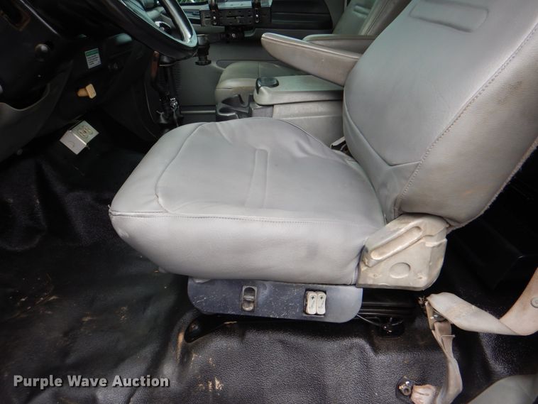 image for item HX9233 2008 Ford F750 Super Duty  utility / service truck