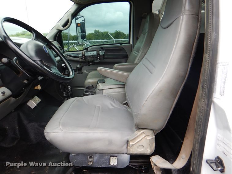 image for item HX9233 2008 Ford F750 Super Duty  utility / service truck