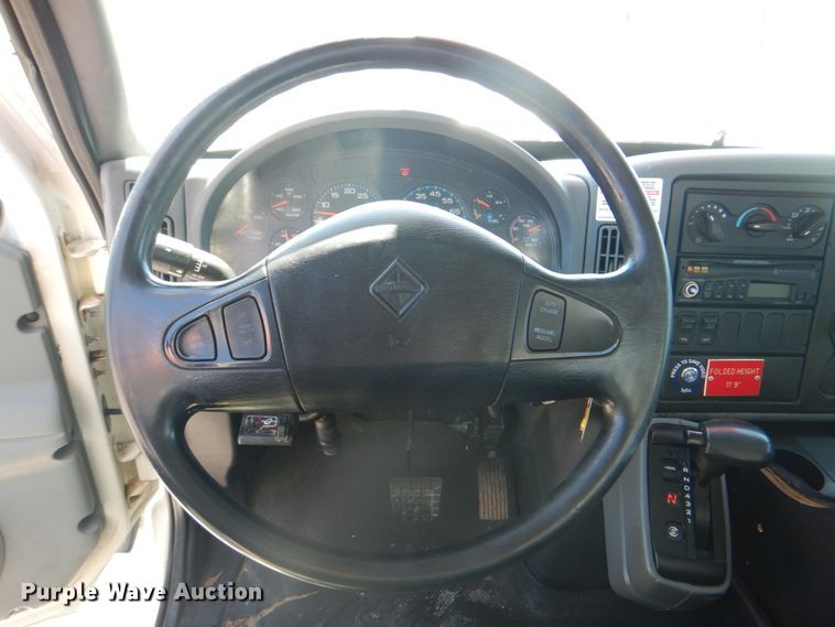 image for item HX9236 2004 International 7400  bucket truck