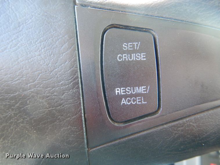 image for item HX9236 2004 International 7400  bucket truck