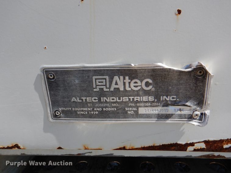 image for item HX9236 2004 International 7400  bucket truck