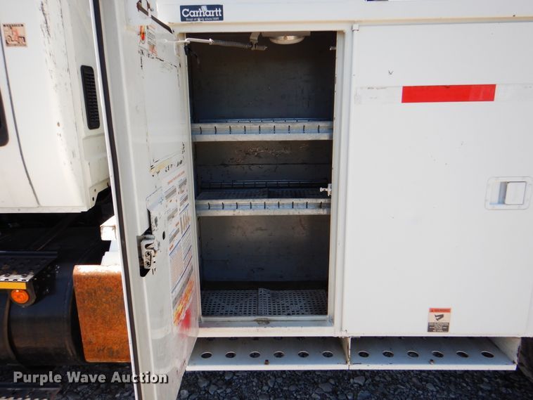 image for item HX9236 2004 International 7400  bucket truck