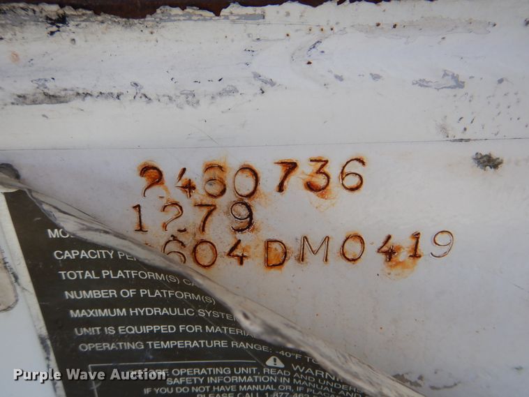 image for item HX9236 2004 International 7400  bucket truck