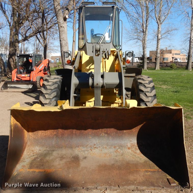 image for item ID9785 1988 John Deere 444E  wheel loader