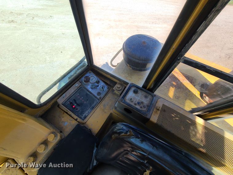 image for item IJ9033 Caterpillar 963  track loader