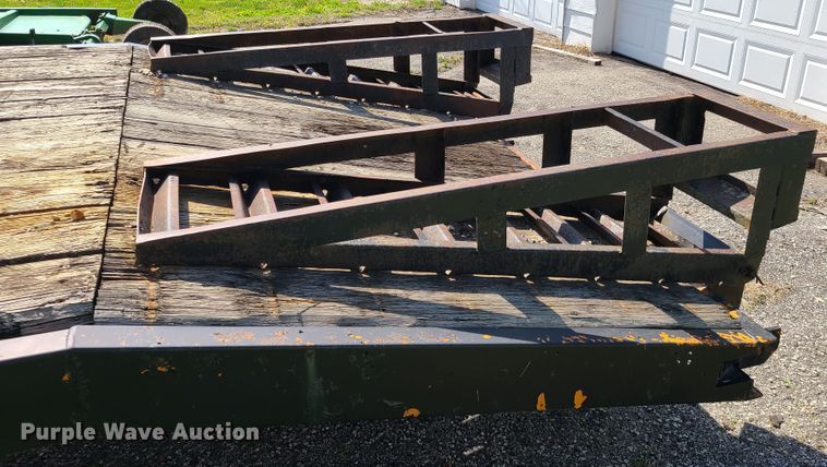 image for item IJ9036 1978  equipment trailer