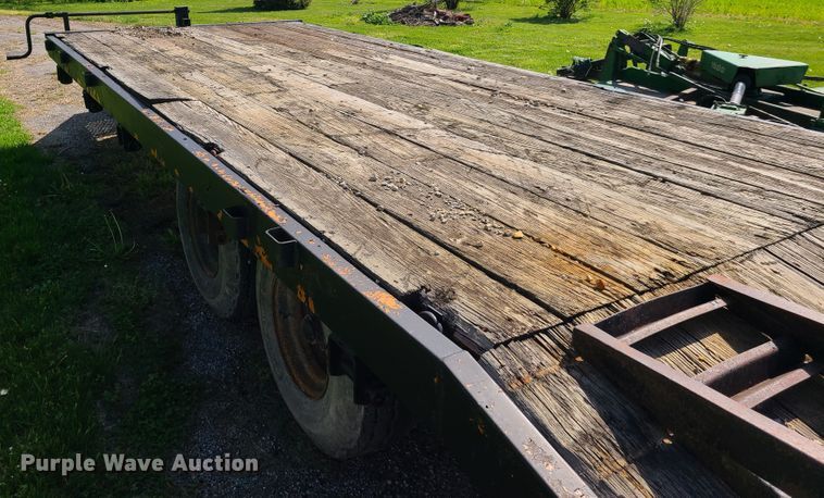 image for item IJ9036 1978  equipment trailer
