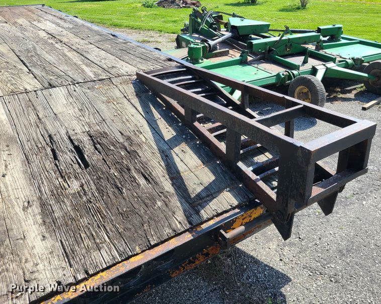 image for item IJ9036 1978  equipment trailer