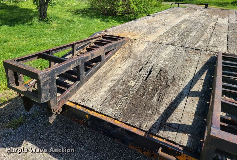 image for item IJ9036 1978  equipment trailer