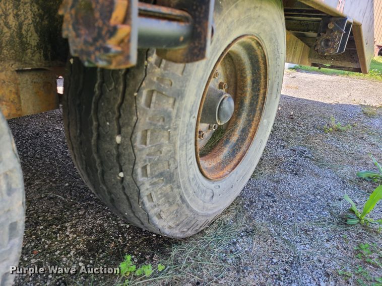 image for item IJ9036 1978  equipment trailer