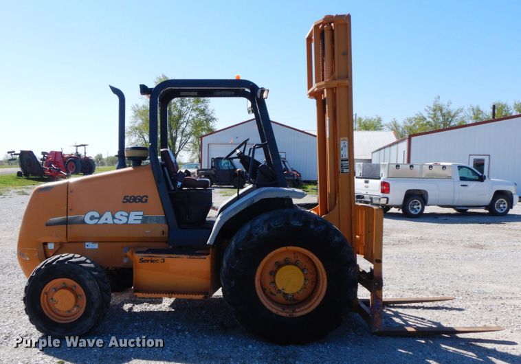 image for item IL9300 2012 Case 586G  forklift