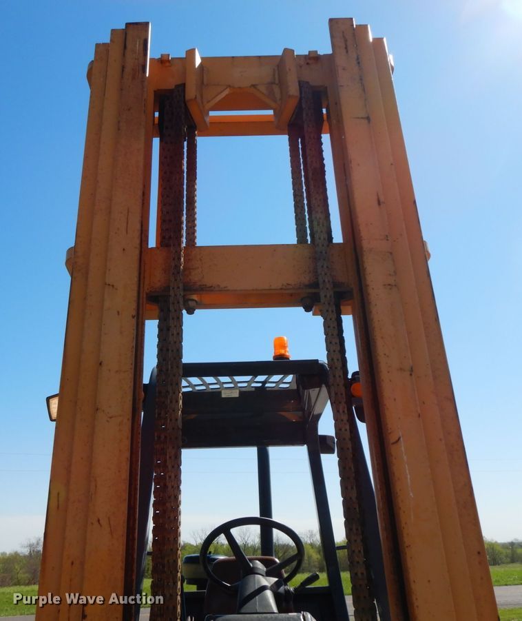 image for item IL9300 2012 Case 586G  forklift