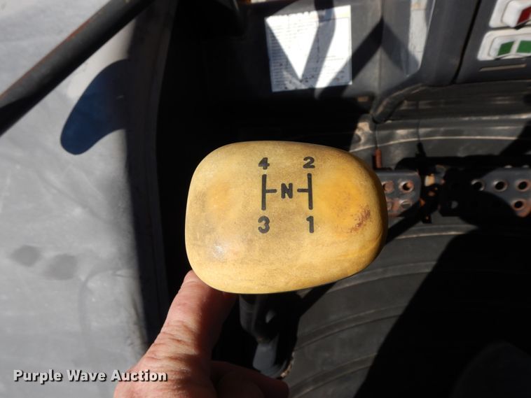 image for item IL9300 2012 Case 586G  forklift