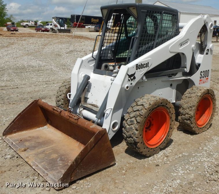 image for item IL9310 Bobcat S300  skid steer loader