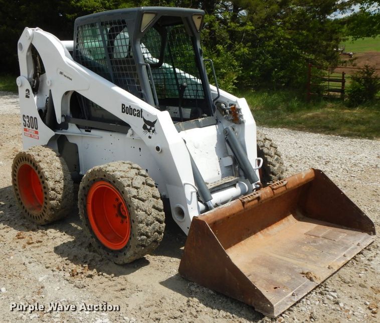 image for item IL9310 Bobcat S300  skid steer loader