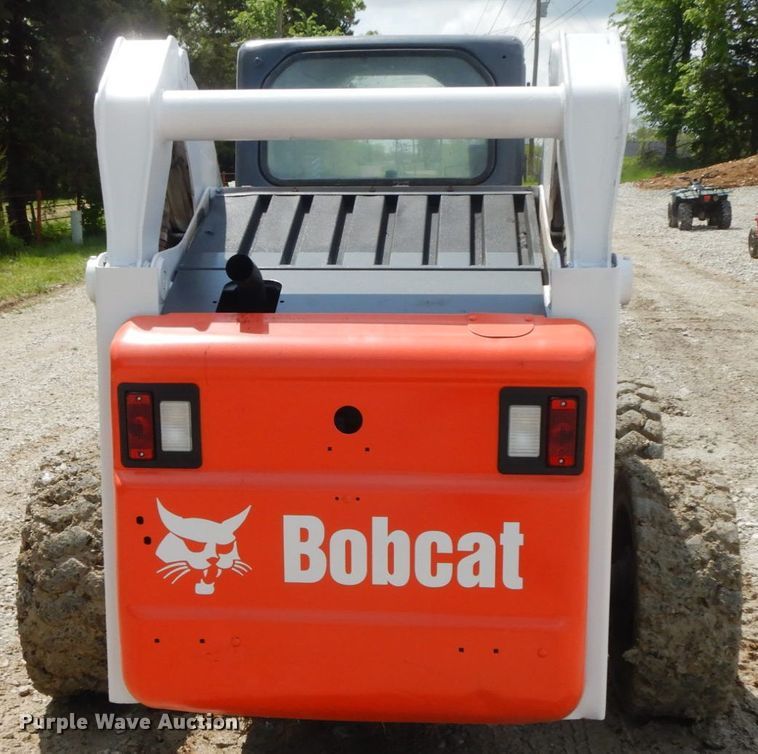 image for item IL9310 Bobcat S300  skid steer loader