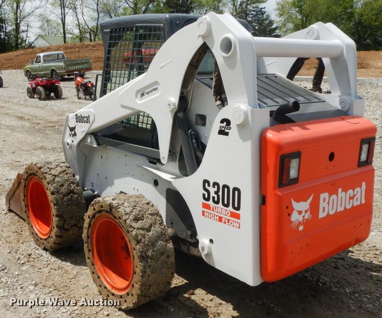 image for item IL9310 Bobcat S300  skid steer loader