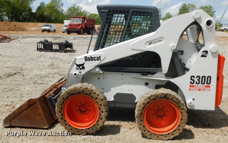 image for item IL9310 Bobcat S300  skid steer loader