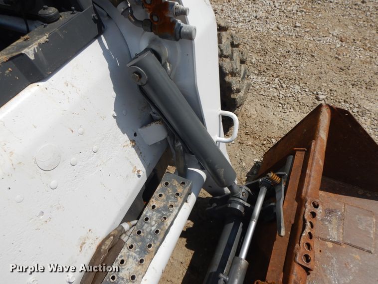 image for item IL9310 Bobcat S300  skid steer loader