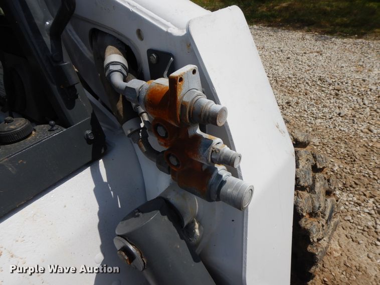 image for item IL9310 Bobcat S300  skid steer loader