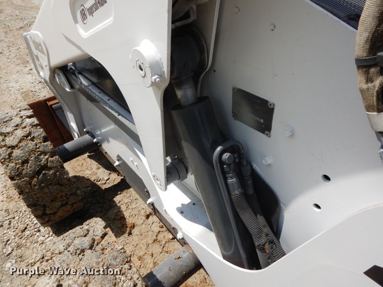 image for item IL9310 Bobcat S300  skid steer loader