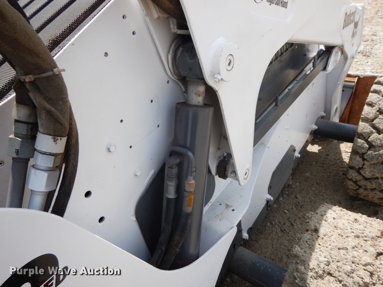 image for item IL9310 Bobcat S300  skid steer loader