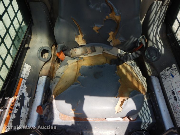 image for item IL9310 Bobcat S300  skid steer loader