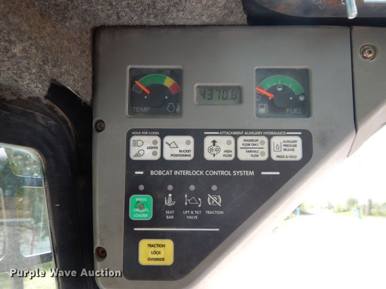 image for item IL9310 Bobcat S300  skid steer loader