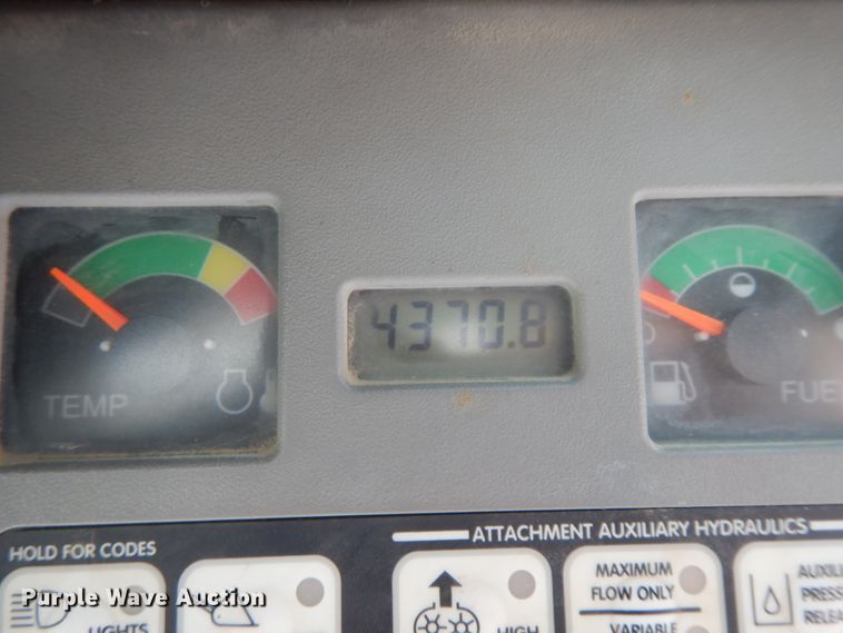 image for item IL9310 Bobcat S300  skid steer loader