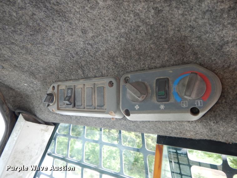 image for item IL9310 Bobcat S300  skid steer loader