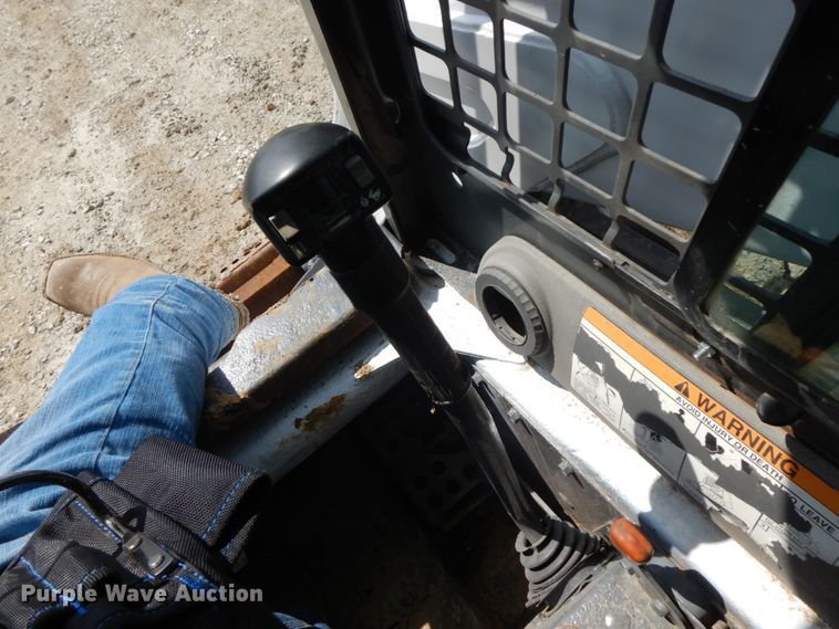 image for item IL9310 Bobcat S300  skid steer loader