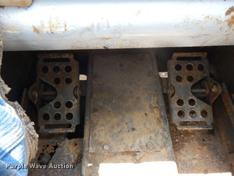 image for item IL9310 Bobcat S300  skid steer loader