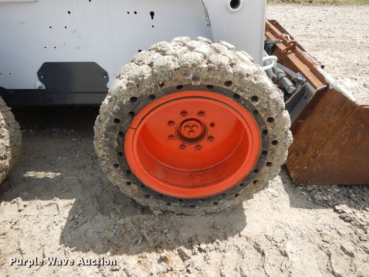 image for item IL9310 Bobcat S300  skid steer loader