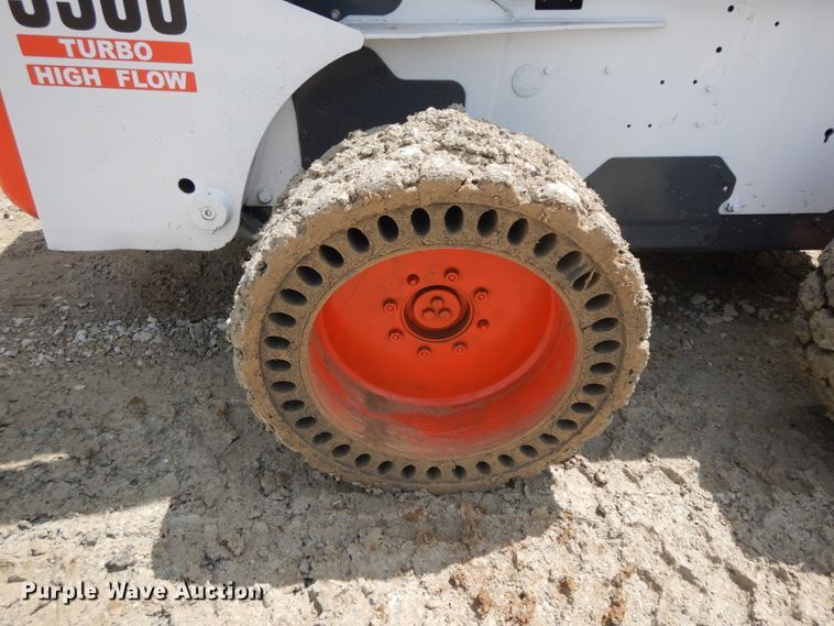 image for item IL9310 Bobcat S300  skid steer loader