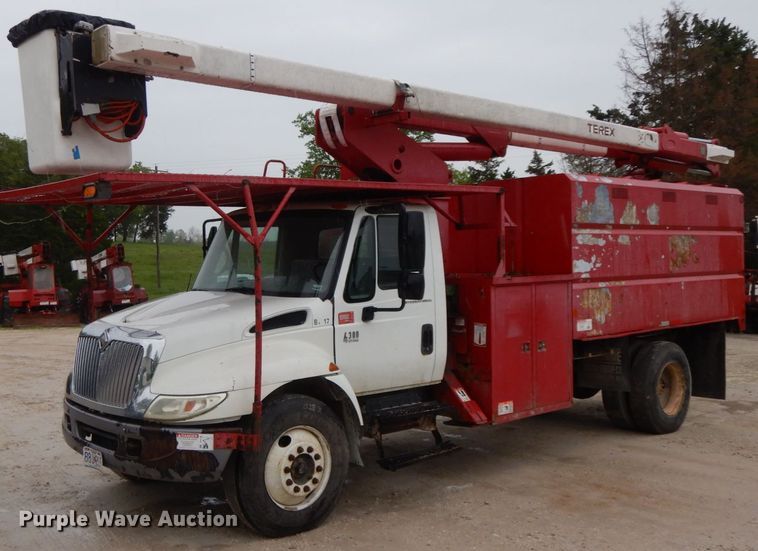 image for item IL9335 2007 International 4300  forestry bucket truck