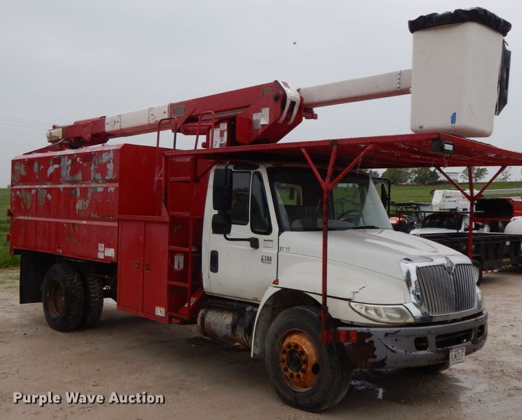 image for item IL9335 2007 International 4300  forestry bucket truck