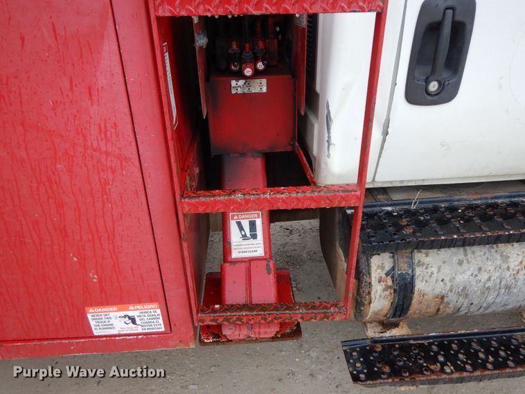 image for item IL9335 2007 International 4300  forestry bucket truck