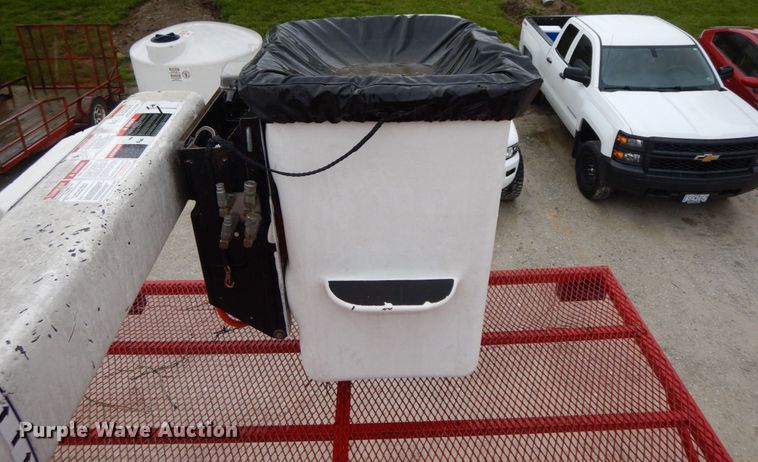 image for item IL9335 2007 International 4300  forestry bucket truck