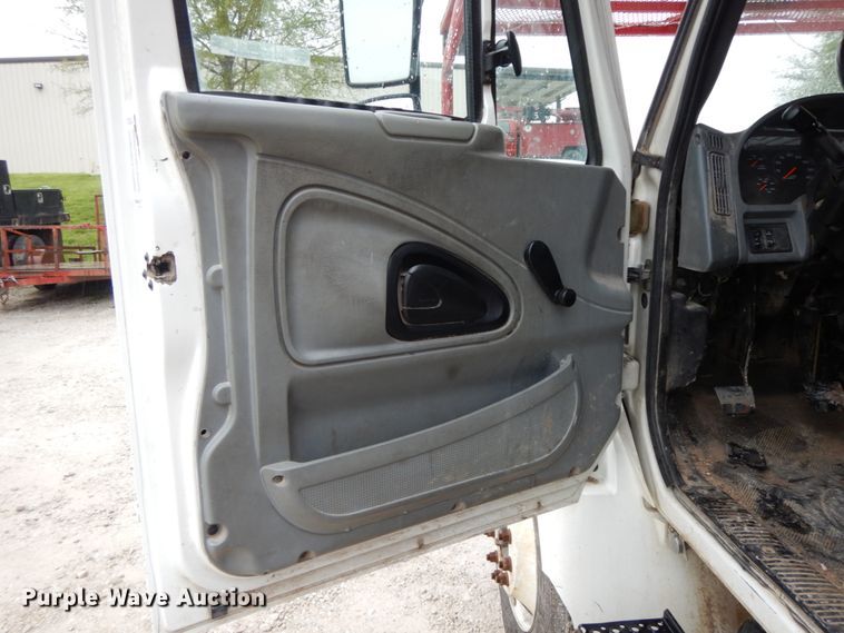 image for item IL9335 2007 International 4300  forestry bucket truck