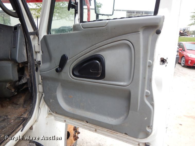 image for item IL9335 2007 International 4300  forestry bucket truck