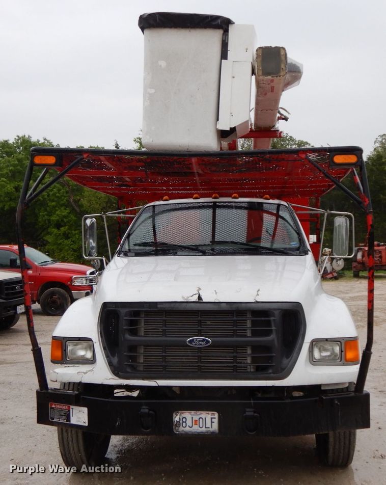 image for item IL9337 2000 Ford F750 Super Duty XL  forestry bucket truck
