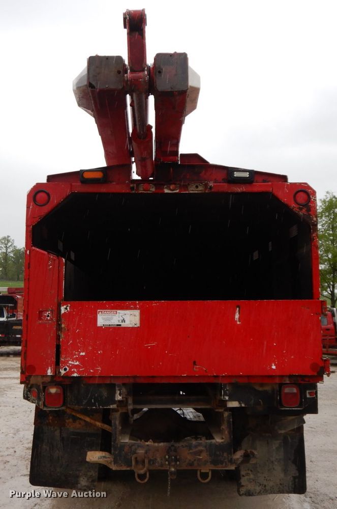 image for item IL9337 2000 Ford F750 Super Duty XL  forestry bucket truck