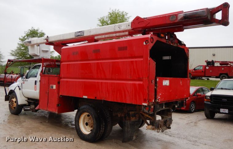 image for item IL9337 2000 Ford F750 Super Duty XL  forestry bucket truck