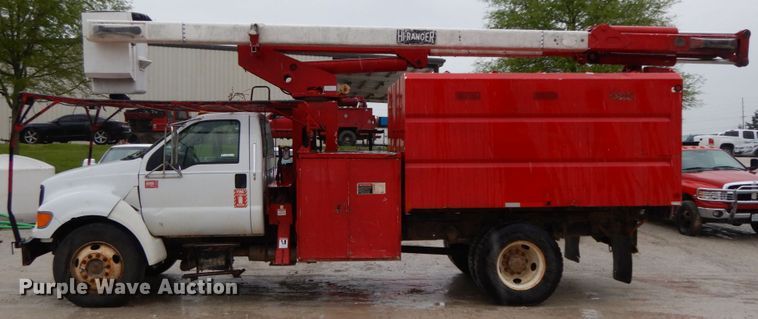 image for item IL9337 2000 Ford F750 Super Duty XL  forestry bucket truck