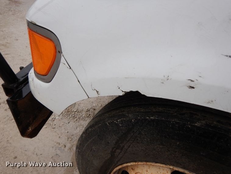 image for item IL9337 2000 Ford F750 Super Duty XL  forestry bucket truck