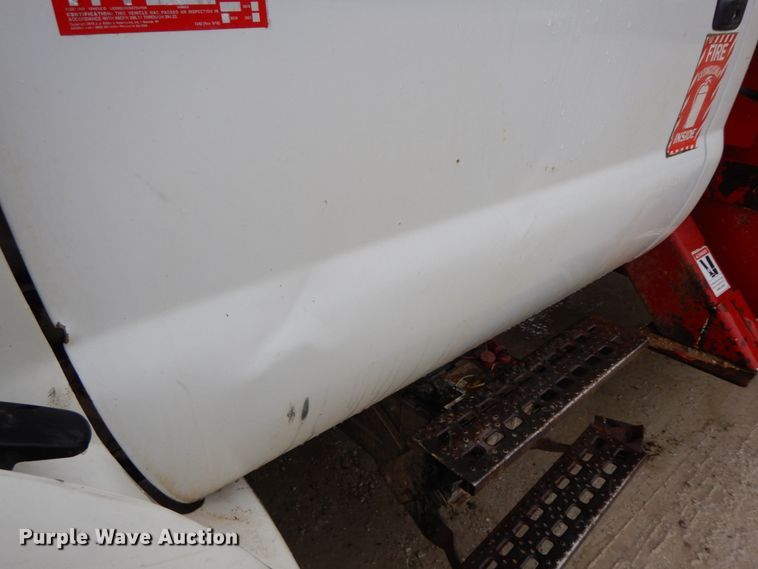 image for item IL9337 2000 Ford F750 Super Duty XL  forestry bucket truck