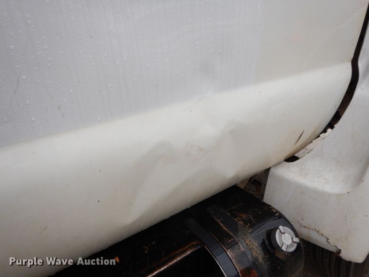 image for item IL9337 2000 Ford F750 Super Duty XL  forestry bucket truck